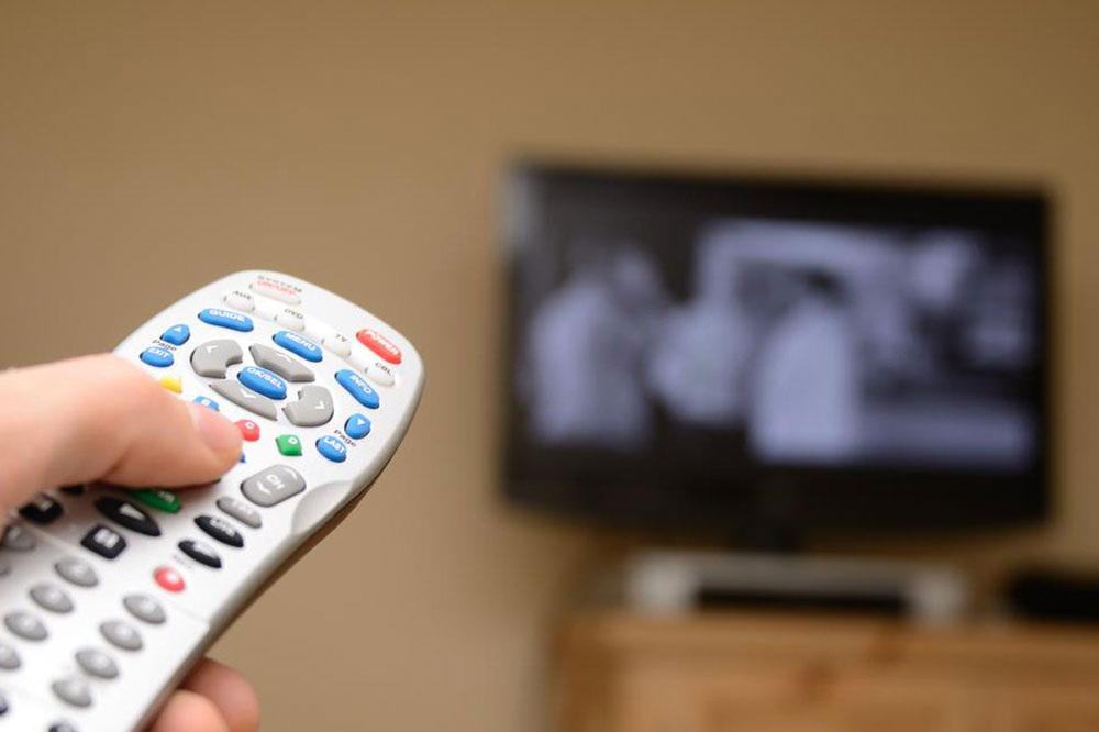 Pros and Cons of Streaming Services and Cable TV Packages 